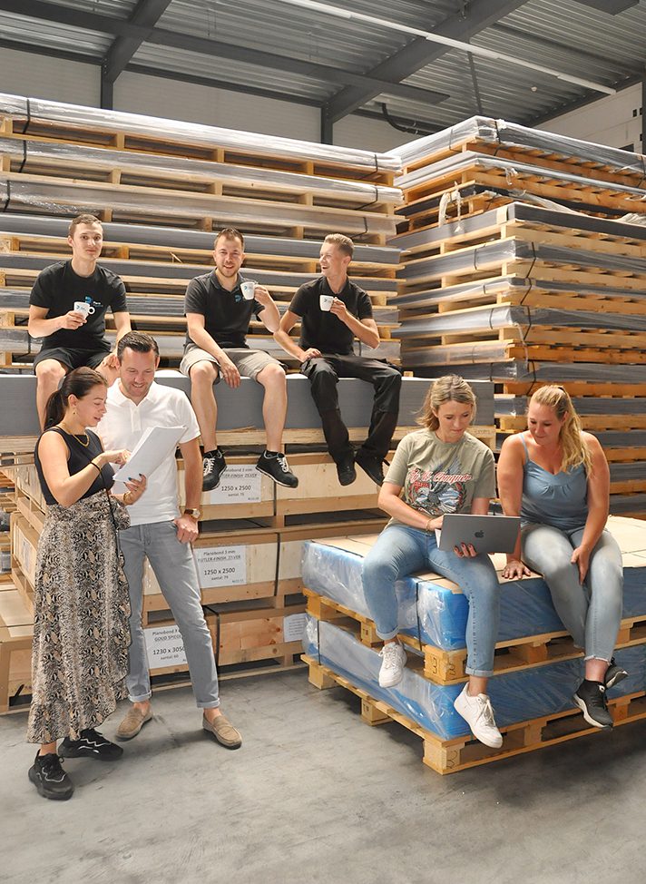 Groothandel in plaatmaterialen - machinepark - alles onder een dak - platen - halffabrikaten - aluminium composiet platen -plexiglas - polycarbonaat