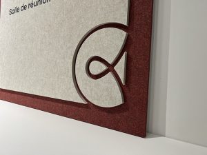Gerecycled Pet vilt- akoestische pet materialen -brandklasse B2-d0 creatieve wanddecoratie-Gerecycled PET-vilt AcoFelt -Akoestisch vilt-Duurzaam interieurmateriaal-Geluidsabsorberend vilt-Circulaire materialen-Akoestische panelen van gerecycled materiaal-Eco-vriendelijk vilt-PET-vilt design Geluidsdempende materialen-Petvilt -gerecyclde pet materialen -vetvilt nederlandse productie - low carbon footprint-nederlandse productie bewegwijzering
