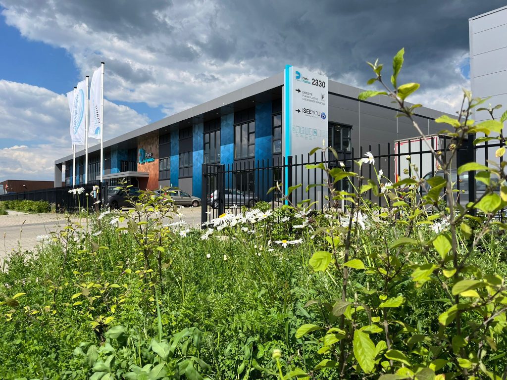 plano plastics groothandel plaatmaterialen groot machinepark gevelbekleding akoestisch gerecycled vilt en Alucobond gevelbekleding- duurzaam- aluminium composite- opmaat dakbedekking - Aluminium composiet gevelpanelen-aluminium sandwich paneel - sandwichpaneel - aluminium paneel - Aluminium -composiet gevelplaten -Aluminium composiet gevelbekleding - Aluminium composiet gevelpaneel-composietproducten voor gevel- en daktoepassingen