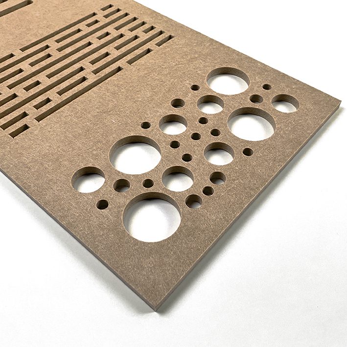 Gerecycled PET-vilt AcoFelt -Akoestisch vilt-Duurzaam -interieurmateriaal-Geluidsabsorberend vilt-Circulaire materialen-Akoestische panelen van gerecycled materiaal-Eco-vriendelijk vilt-PET-vilt design Geluidsdempende materialen-Petvilt -gerecyclde pet materialen -vetvilt nederlandse productie - low carbon footprint-nederlandse productie-Thru-cut- door en door snijden - contour snijden maken