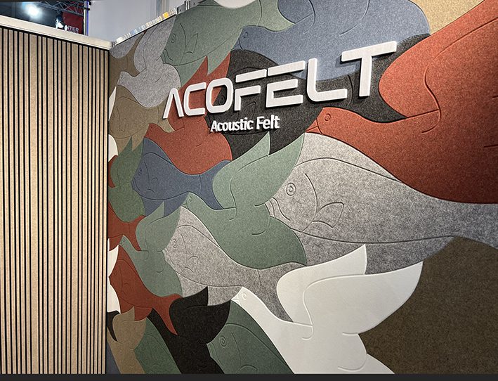 wand bekleed met vilt met patroon-gerecycled pet materialen akoestisch vilt-Gerecycled PET-vilt AcoFelt -Akoestisch vilt-Duurzaam interieurmateriaal-Geluidsabsorberend vilt-Circulaire materialen-Akoestische panelen van gerecycled materiaal-Eco-vriendelijk vilt-PET-vilt design Geluidsdempende materialen-Petvilt -gerecyclde pet materialen -vetvilt nederlandse productie - low carbon footprint-nederlandse productie